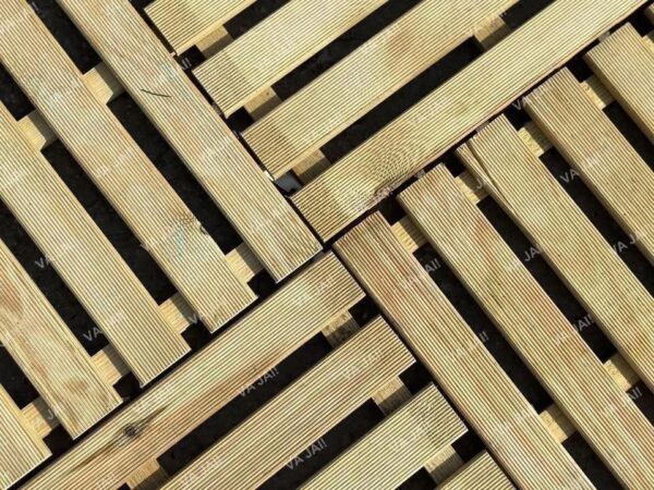 IMG_1308 Impregnuotos medinės terasinės lentelės (50×50×2 cm)