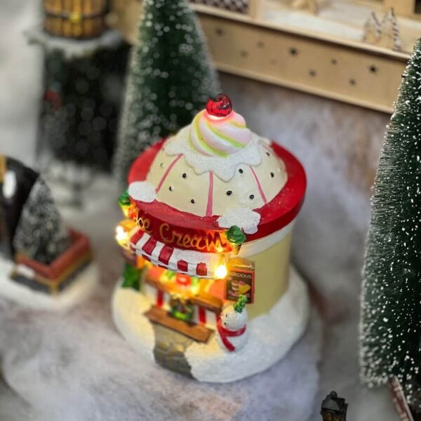 IMG_9486 Kalėdinis miestelis „Ice Cream Shop“